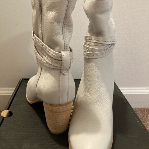 NWT Frye Naomi Pickstitch boots in ivory! - Picture 7 of 7